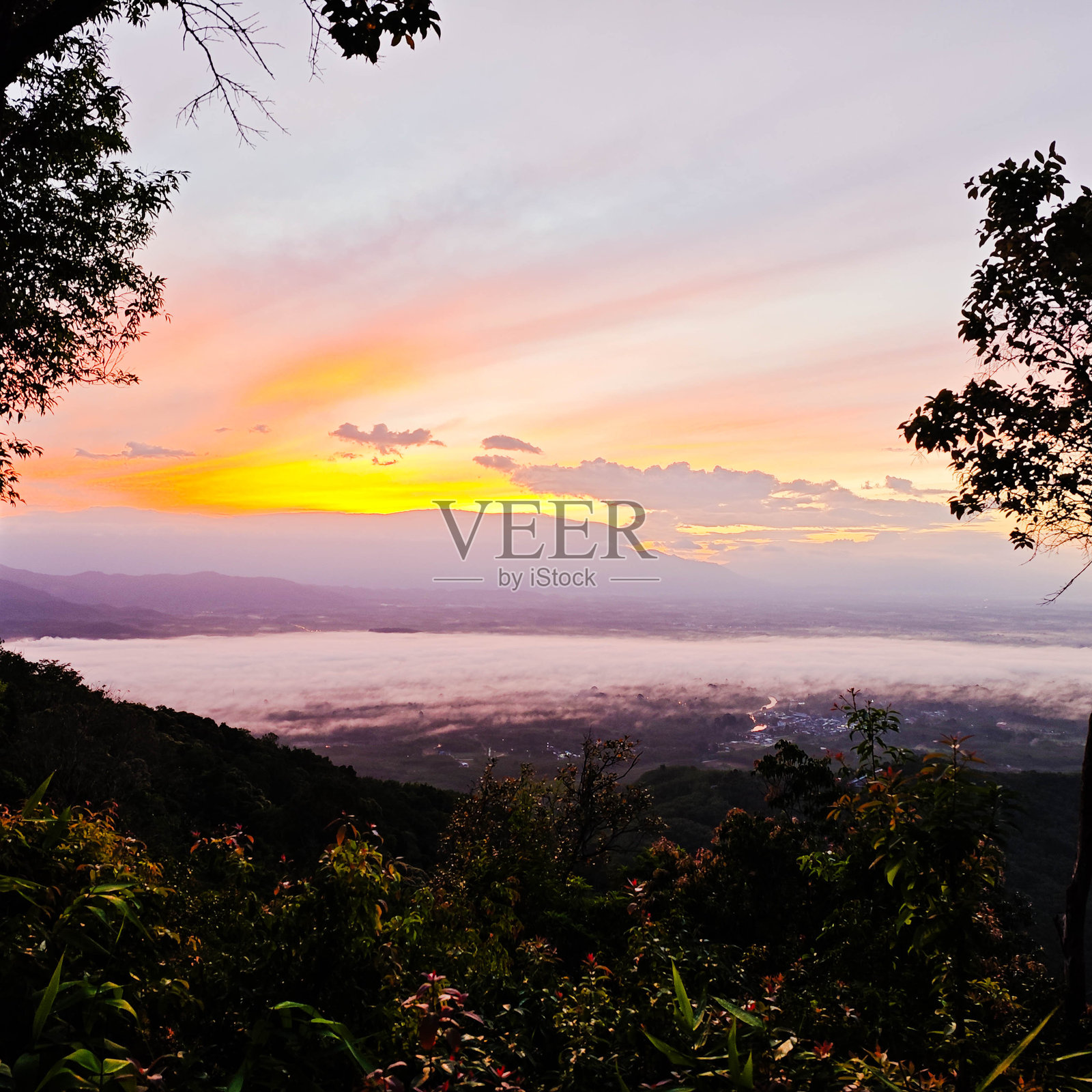 考苏恩雾海观景点，泰国那空西塔玛叻省的热门旅游景点照片摄影图片