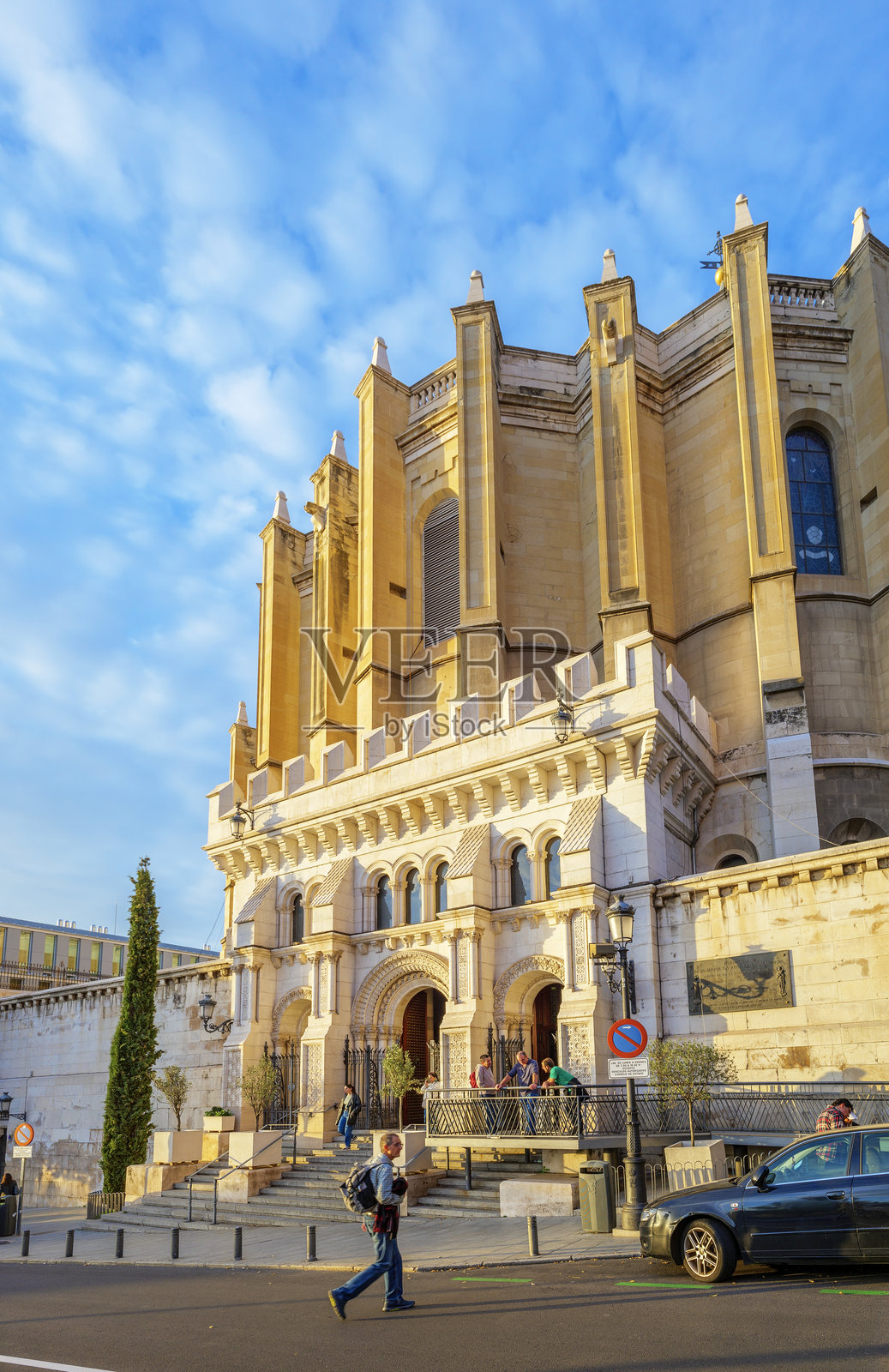 阿尔穆德纳大教堂，西班牙马德里照片摄影图片