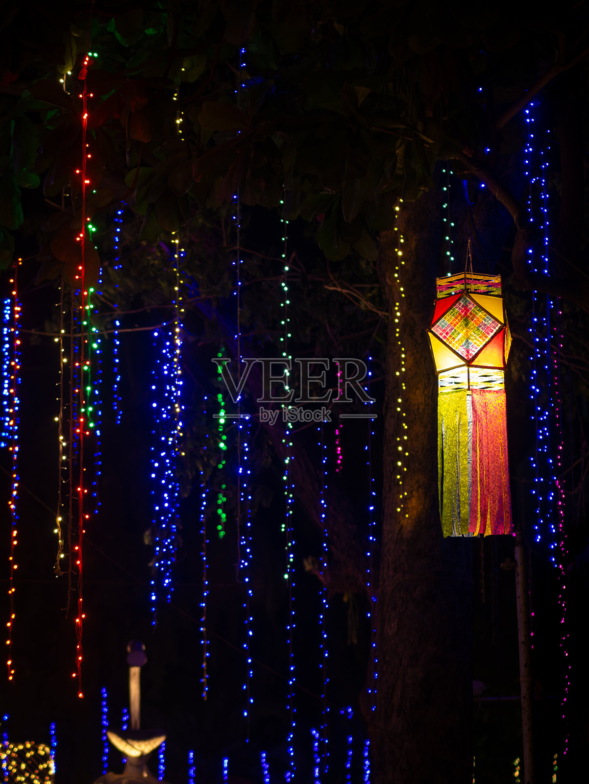 排灯节装饰灯或天灯或灯笼灯光。孟买的节庆季节在排灯节期间。照片摄影图片