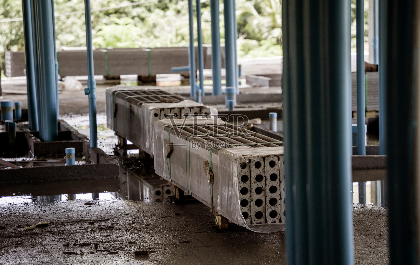 一座现代化的新型多层住宅建筑正在建设中照片摄影图片