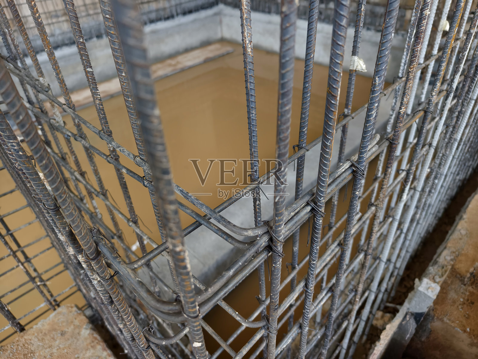 建筑工地上的坚固钢筋照片摄影图片