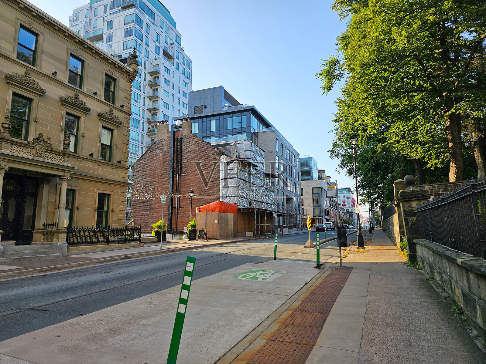 清晨街景照片摄影图片