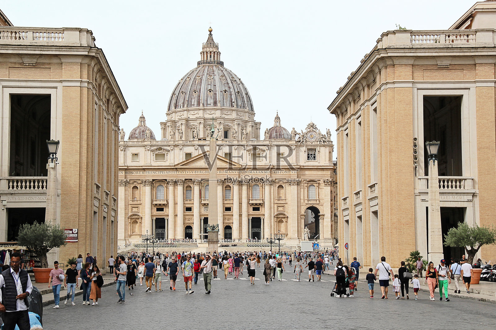 意大利罗马的梵蒂冈城与圣彼得大教堂和广场照片摄影图片
