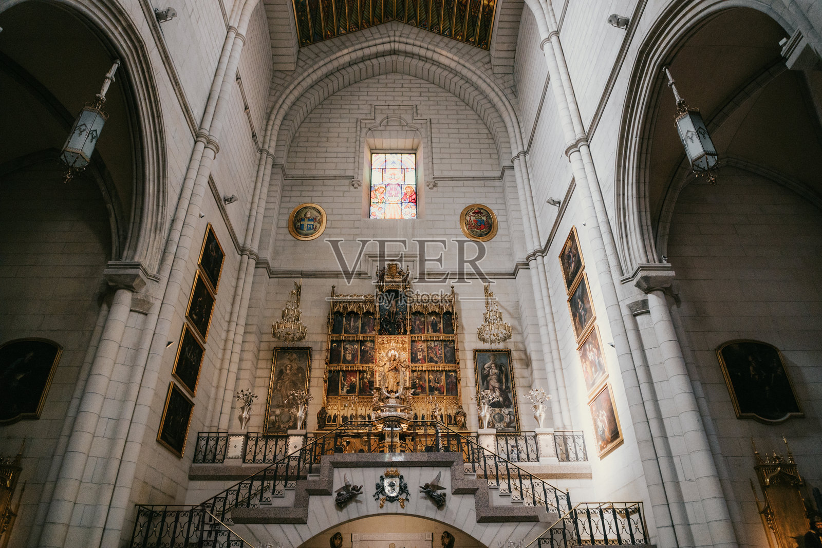 马德里大教堂的生动祭坛画照片摄影图片