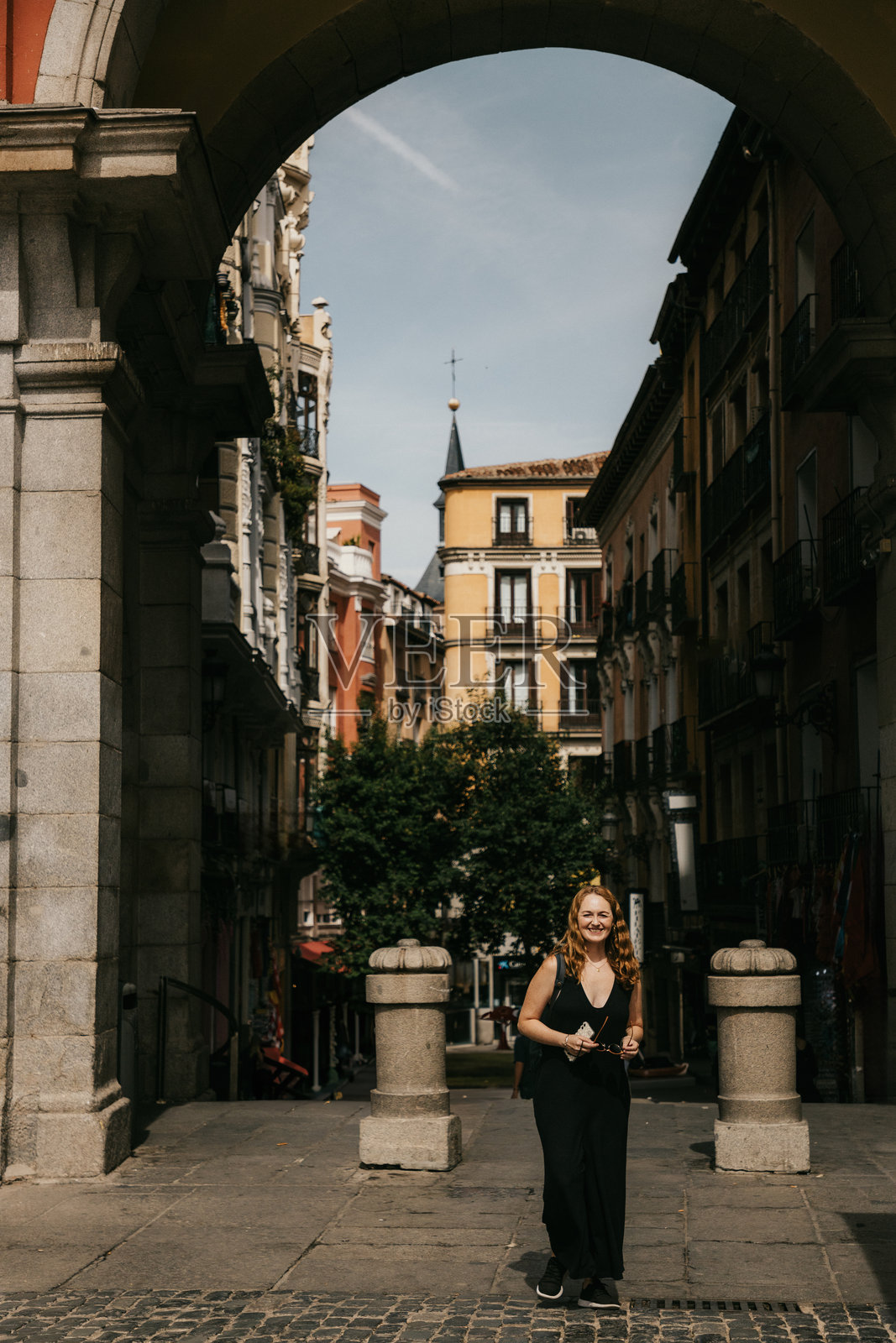 在马德里的拱门下照片摄影图片