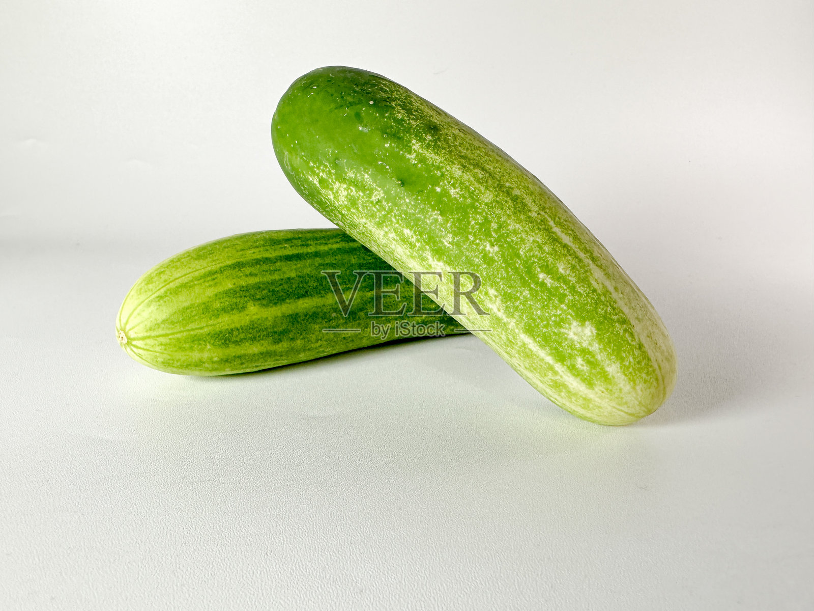两根新鲜黄瓜的视图照片摄影图片