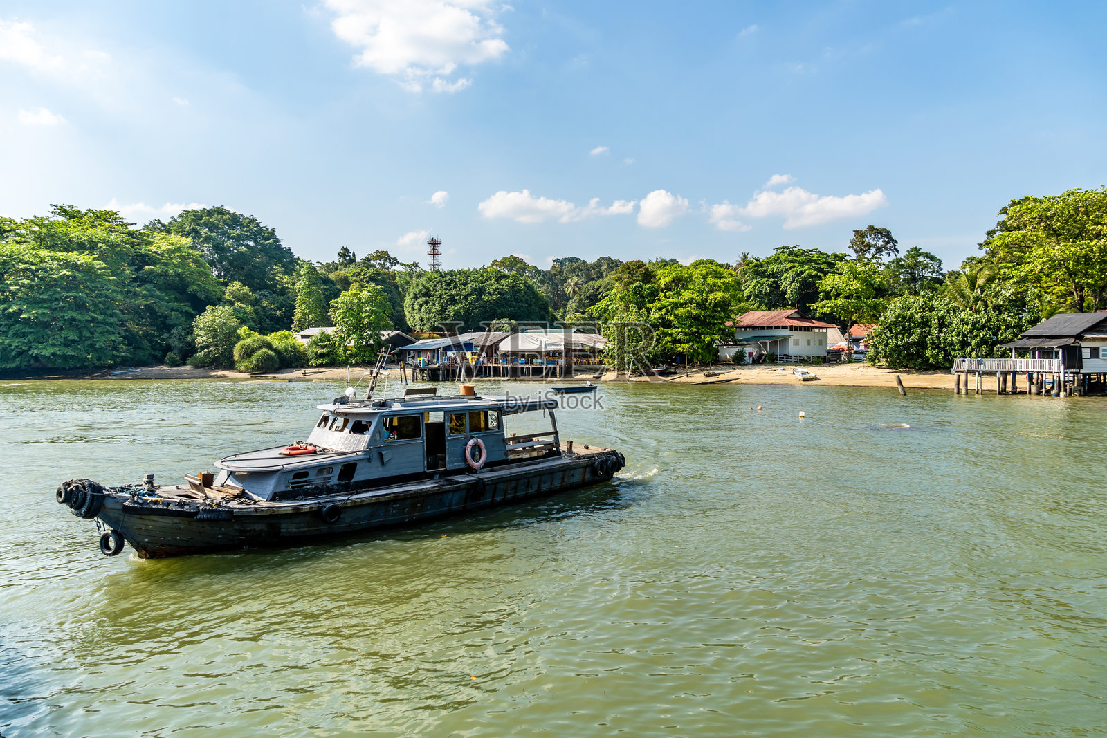 前往乌敏岛的客轮照片摄影图片
