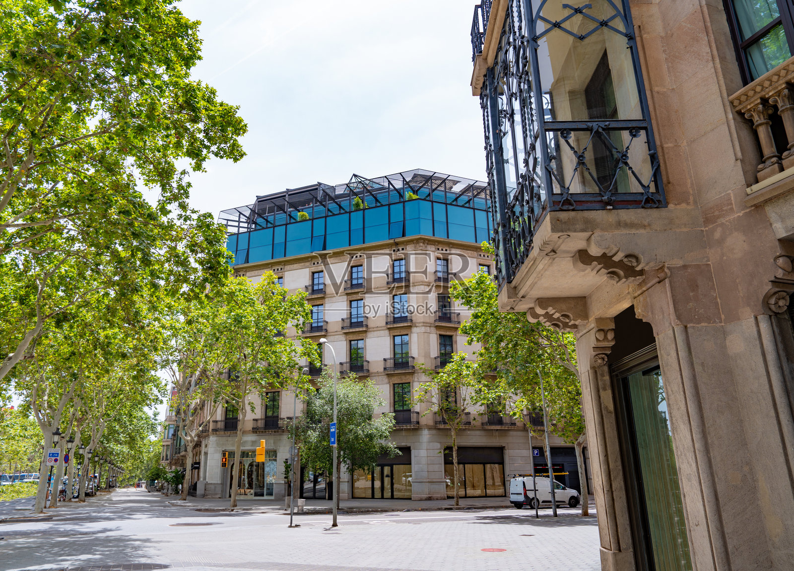 巴塞罗那市中心加泰罗尼亚的埃克桑普区格拉西亚大道照片摄影图片