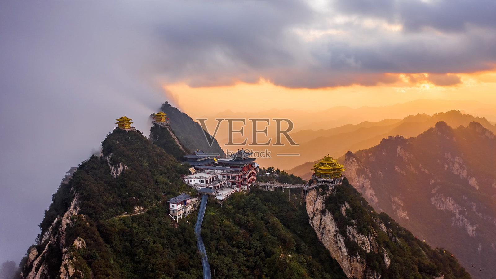 云海，老君山，洛川县，洛阳市，河南，中国，亚洲。照片摄影图片