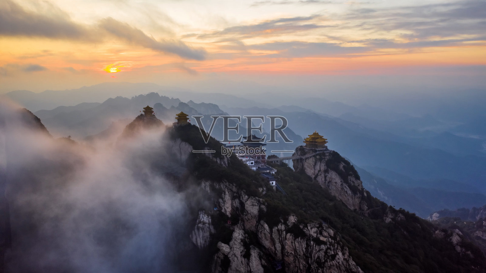 云海，老君山，洛川县，洛阳市，河南，中国，亚洲。照片摄影图片