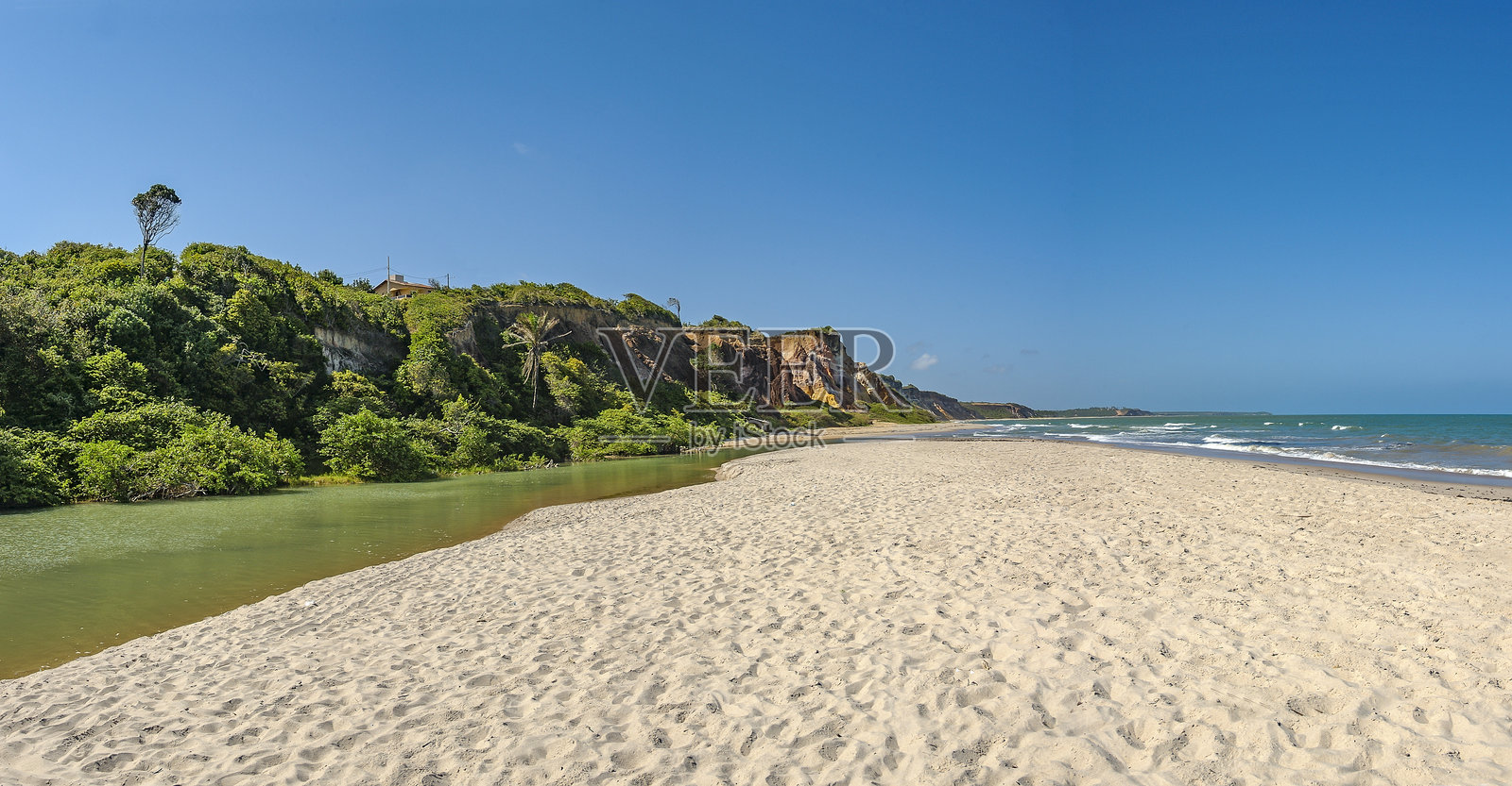 巴西帕拉伊巴州南部海岸的康德海滩，靠近若昂佩索阿的原始海岸线。照片摄影图片
