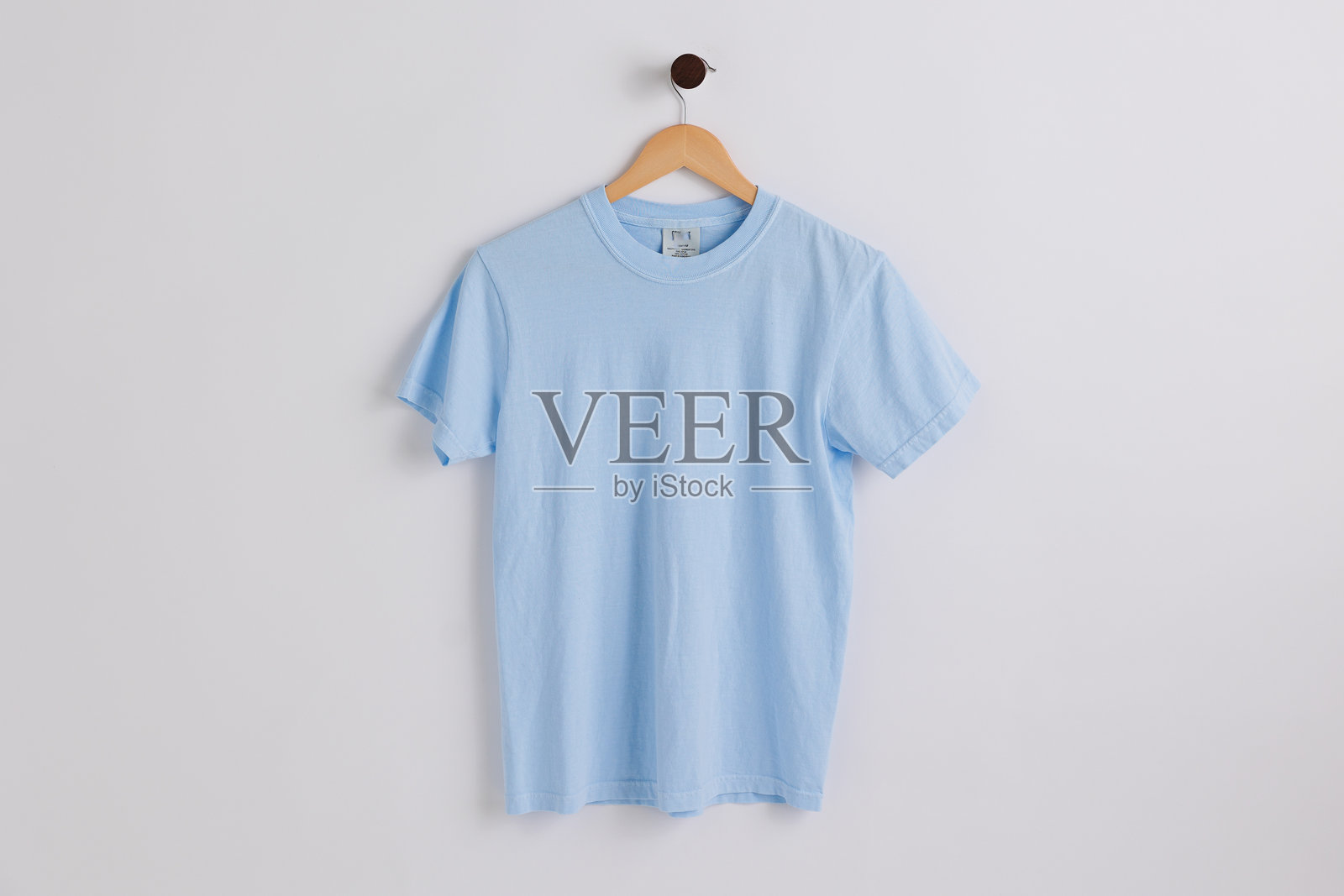 平铺的男女通用棉质T恤图片照片摄影图片