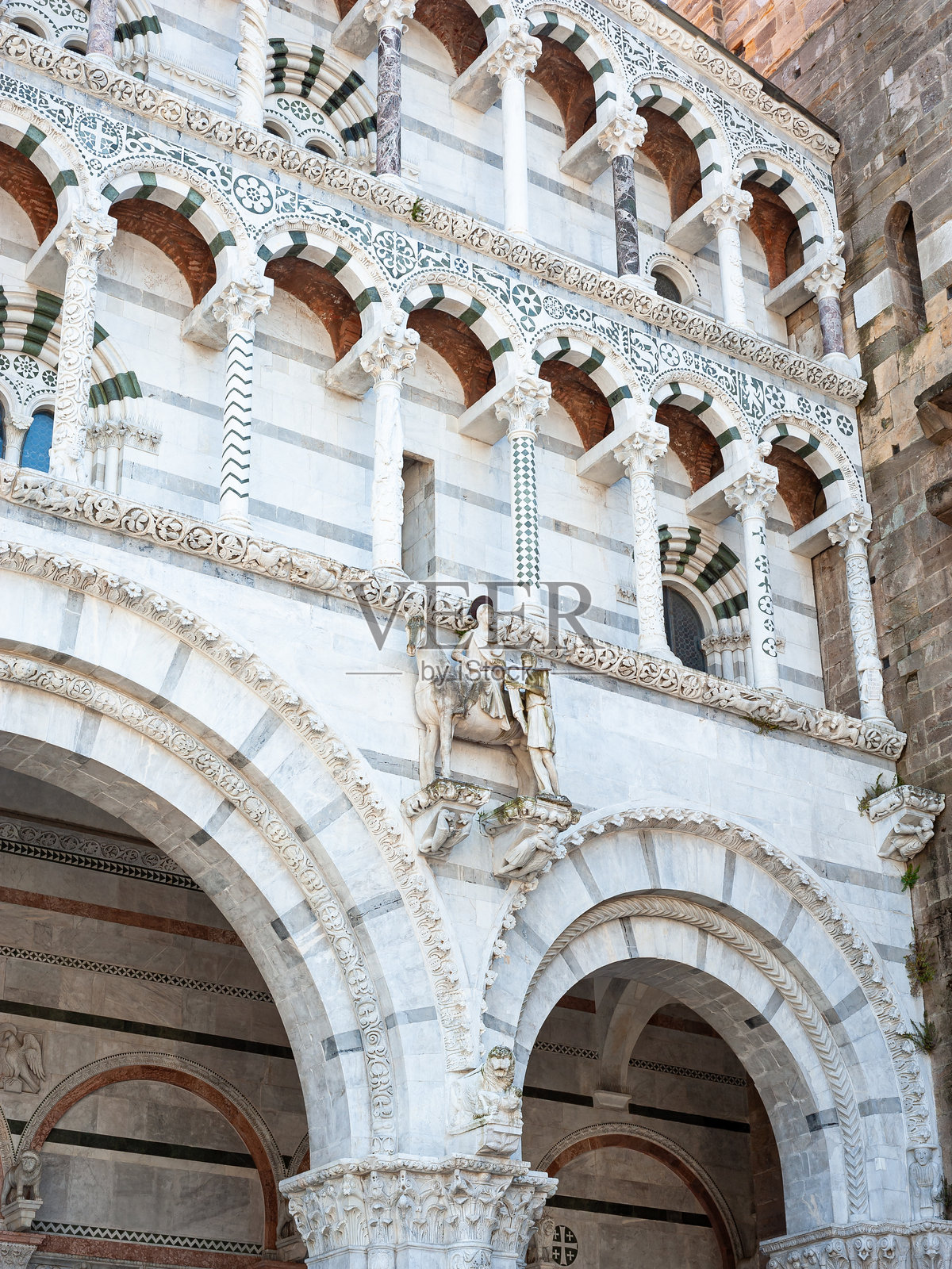 意大利卢卡大教堂的外立面照片摄影图片