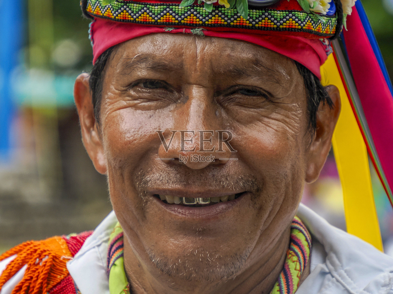 飞行者的传统仪式——空中飞人杂技舞蹈照片摄影图片