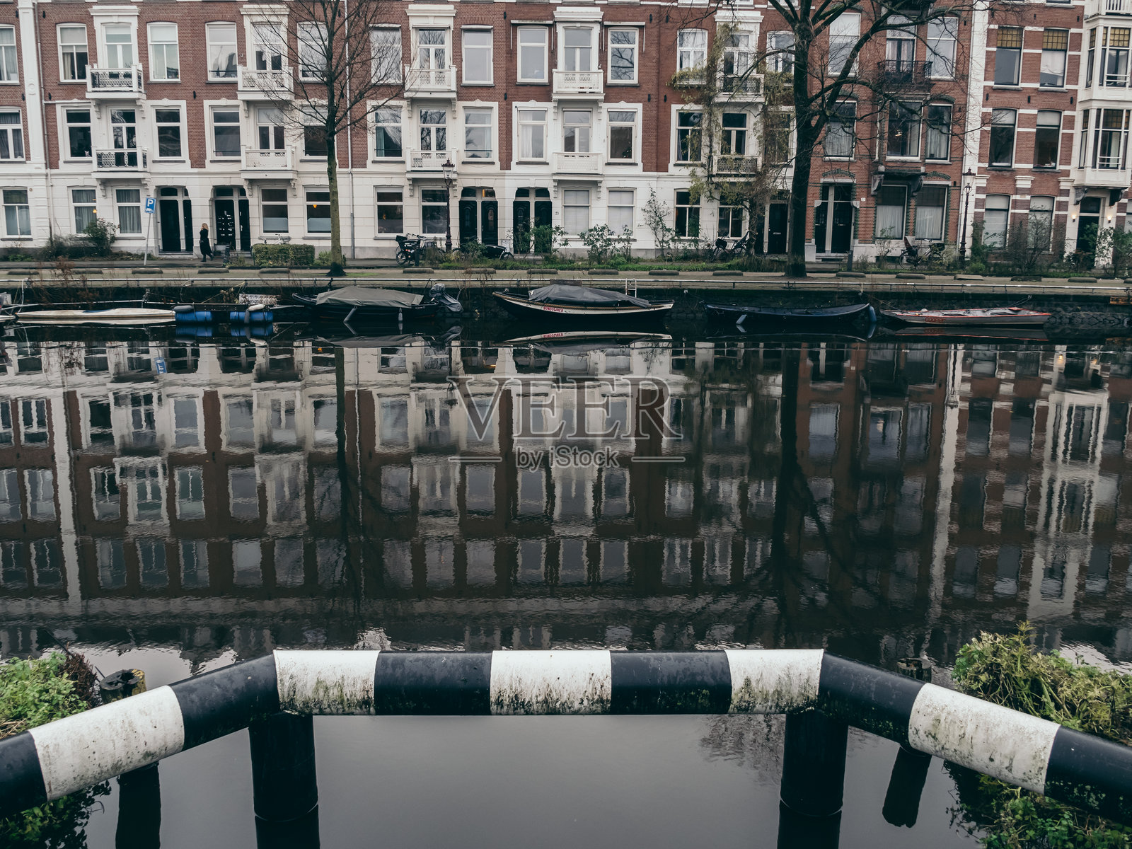 阿姆斯特丹冬季的水道照片摄影图片