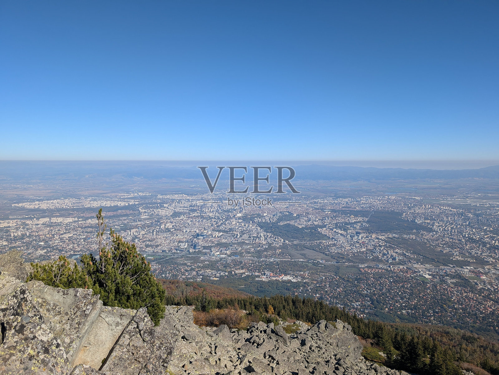 从维托沙山俯瞰索非亚的全景。照片摄影图片