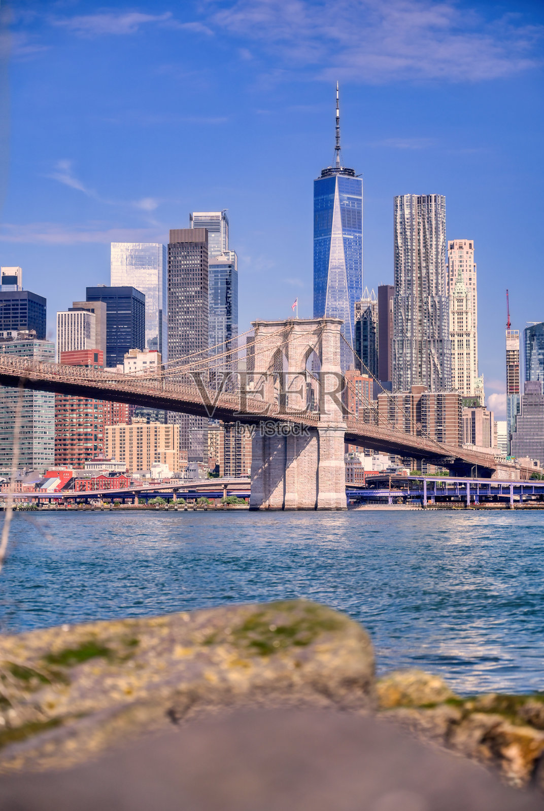 从纽约布鲁克林俯瞰纽约市天际线照片摄影图片