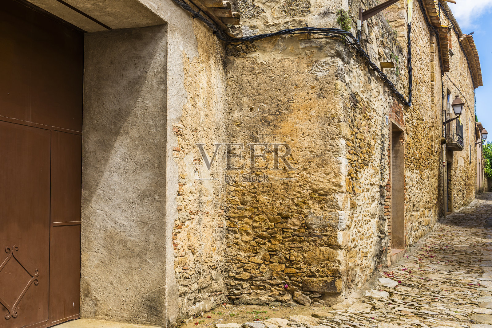 佩拉塔拉达是西班牙北部加泰罗尼亚的一个中世纪小镇，位于布拉瓦海岸。照片摄影图片