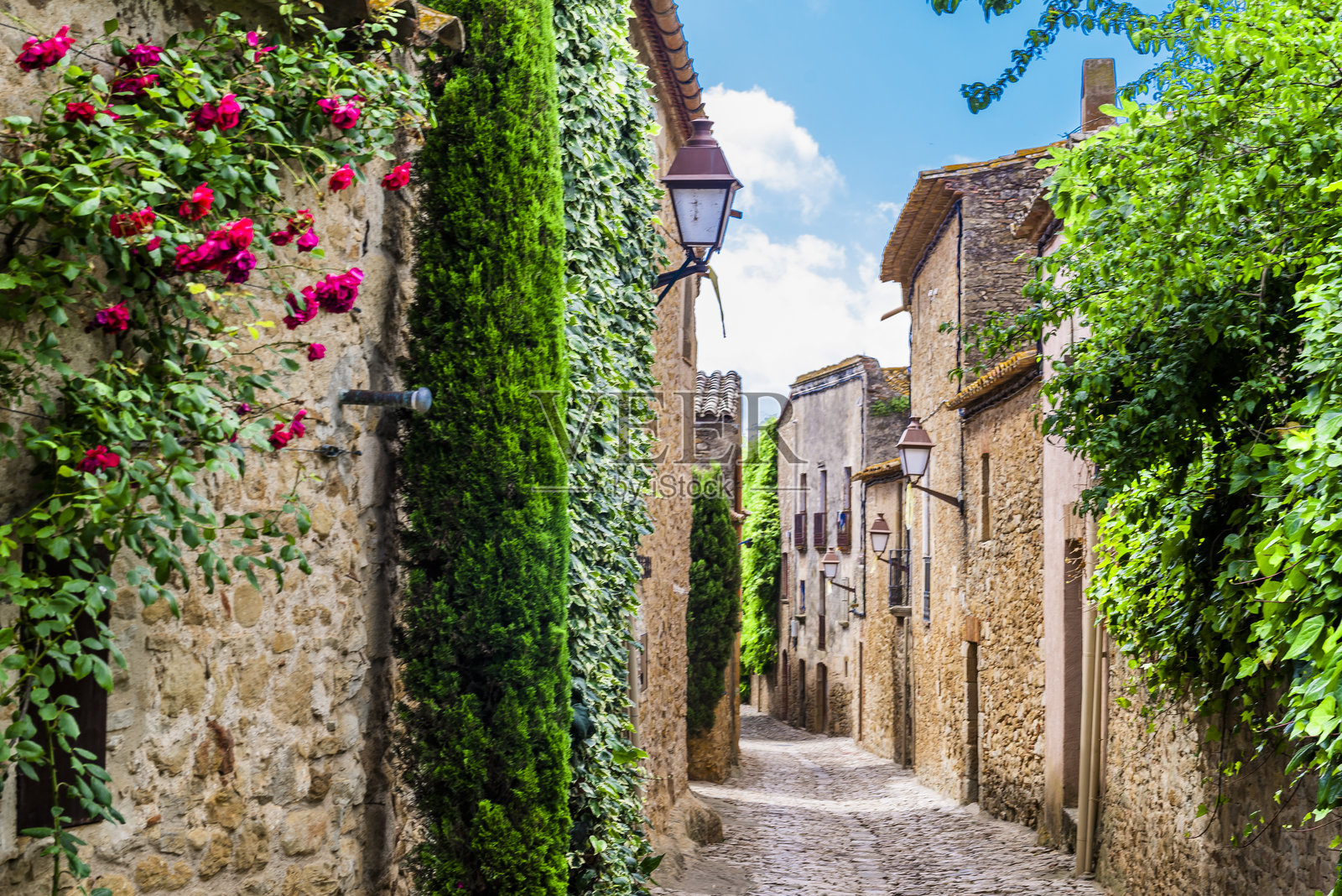 佩拉塔拉达是西班牙北部加泰罗尼亚的一个中世纪小镇，位于布拉瓦海岸。照片摄影图片