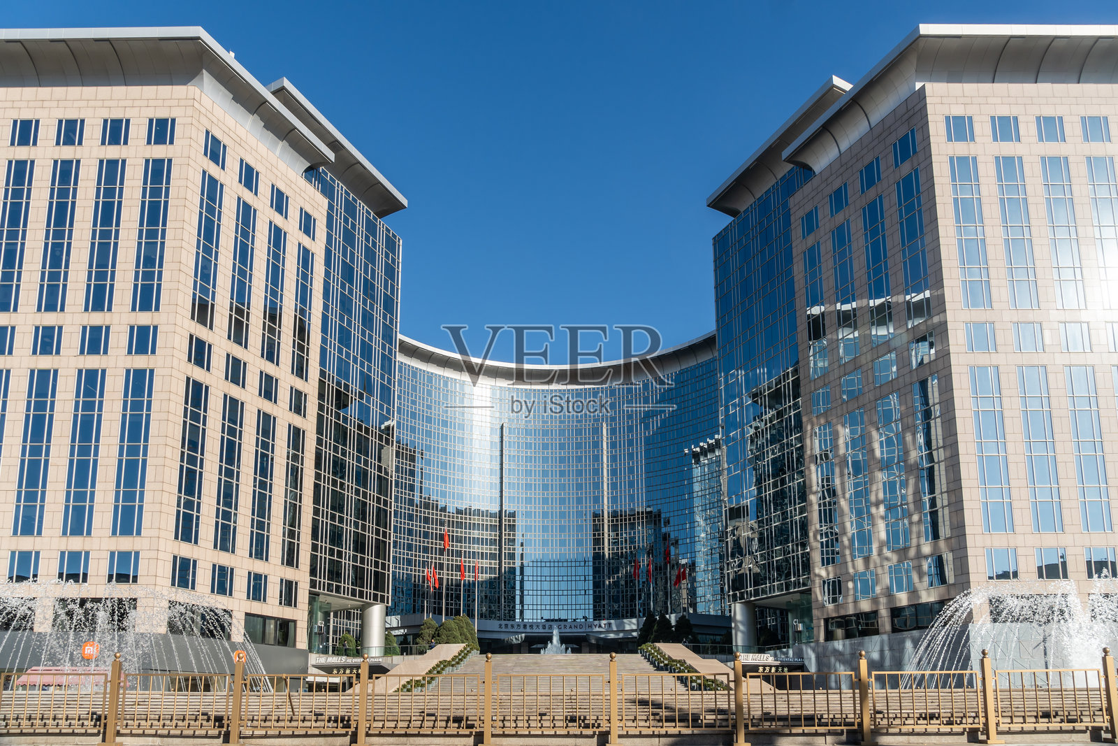 北京中心的现代建筑照片摄影图片