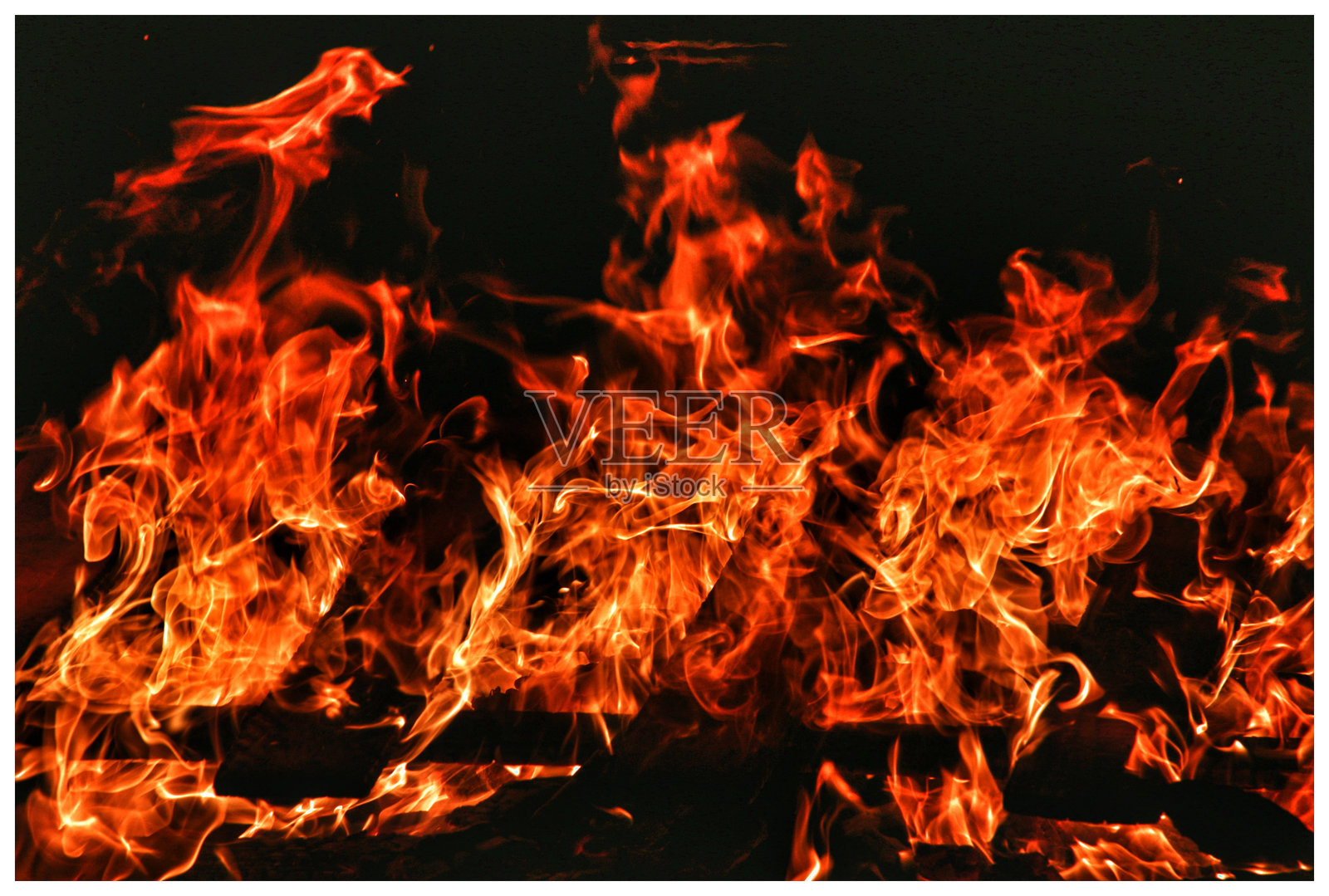 夜晚篝火的特写照片摄影图片