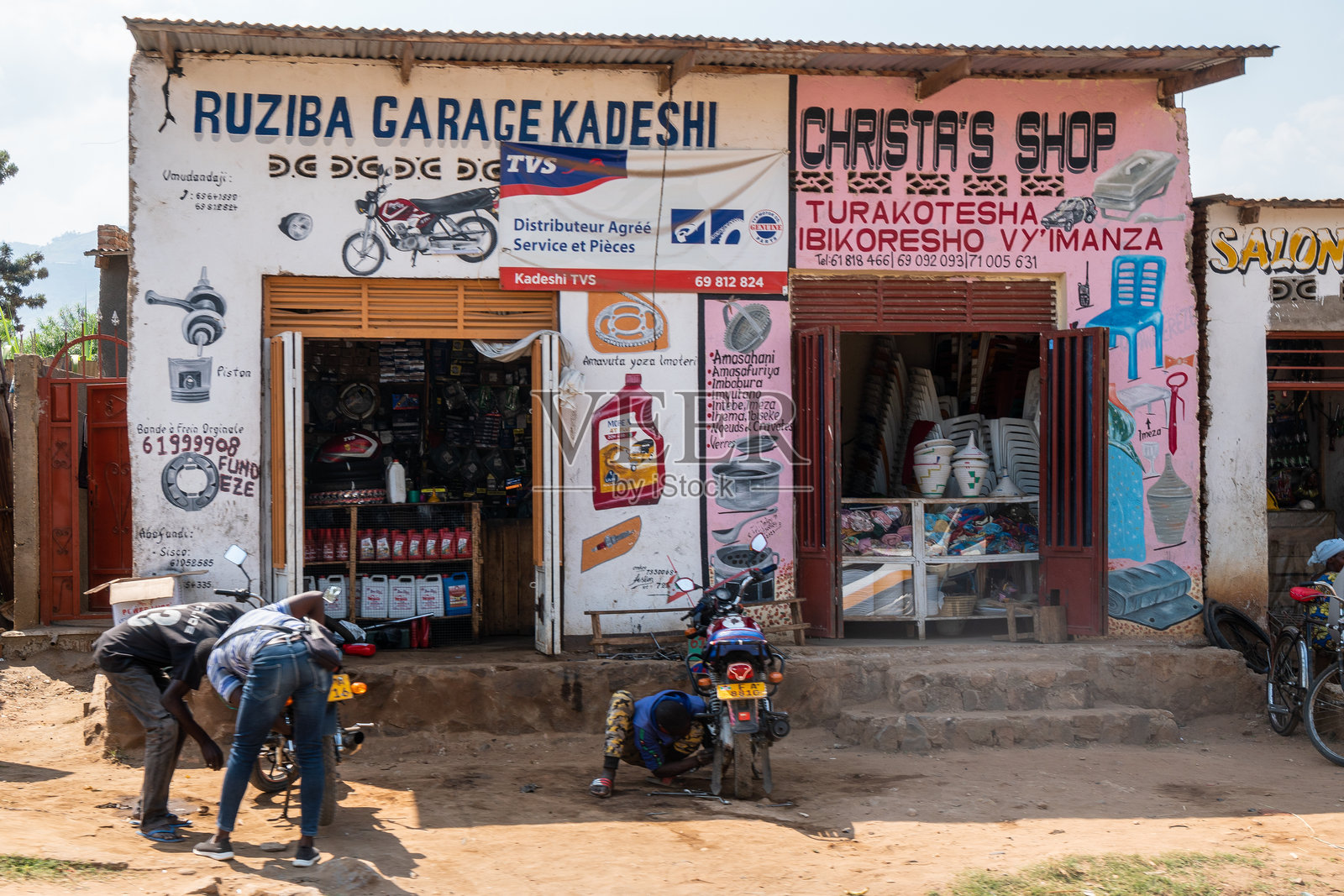 布隆迪布琼布拉市的一家摩托车商店照片摄影图片
