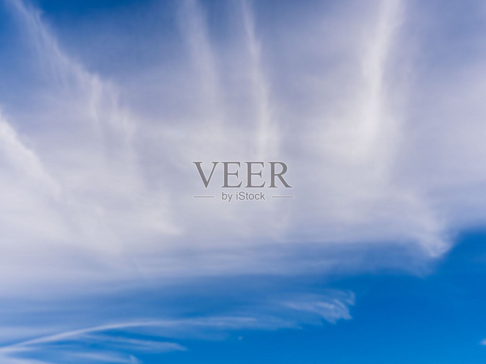 蓝天中带尾的秋云 09。照片摄影图片