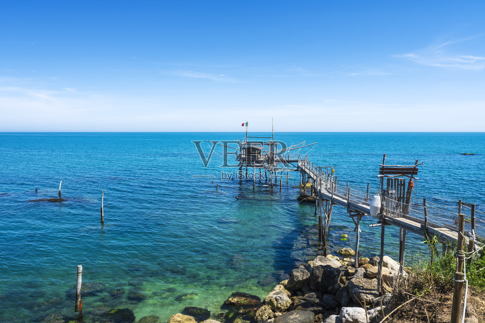 特拉博科古老的木制渔机。意大利阿布鲁佐州圣维托基耶蒂诺。照片摄影图片