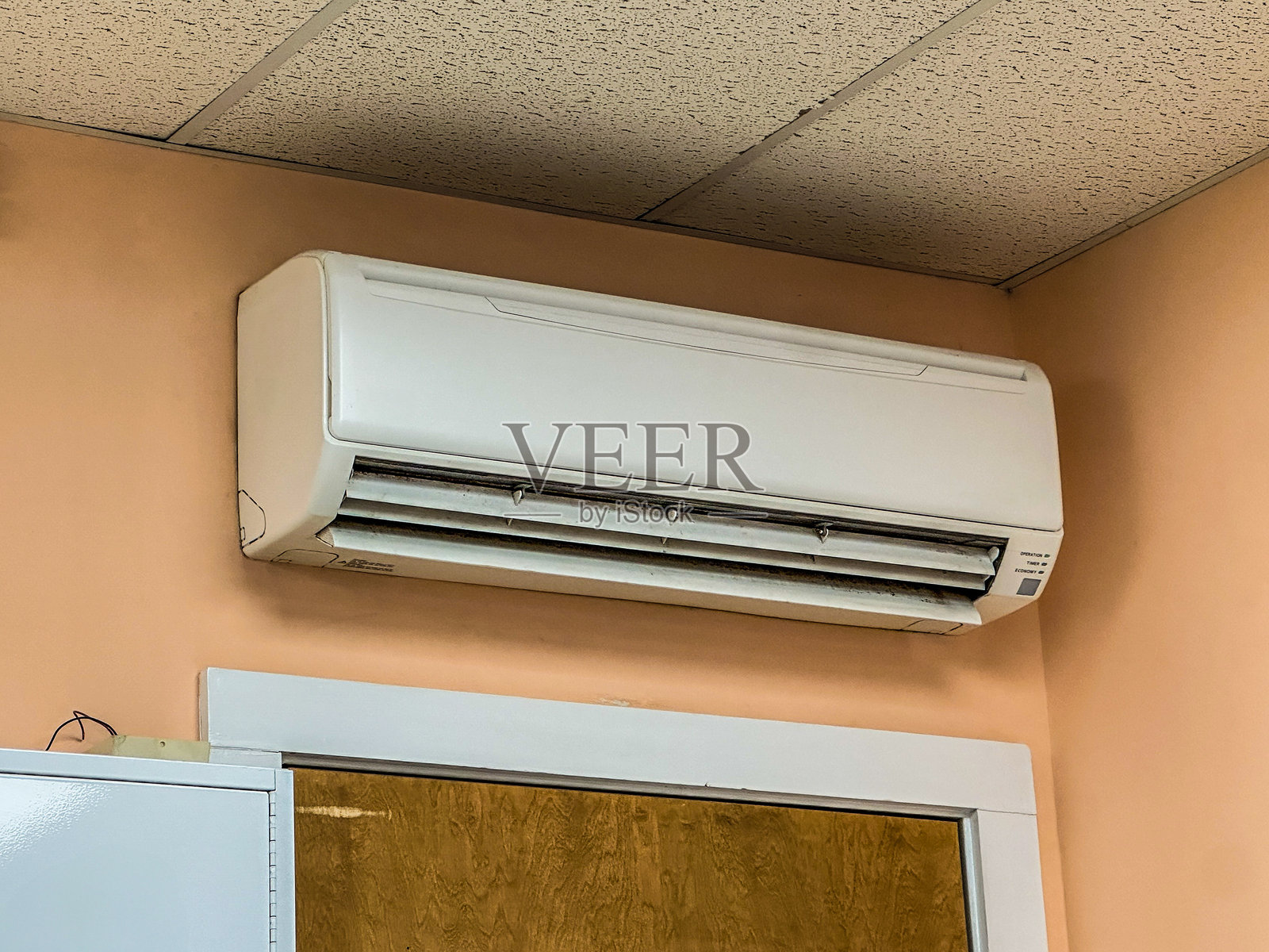 迷你分体空调，冷热系统照片摄影图片