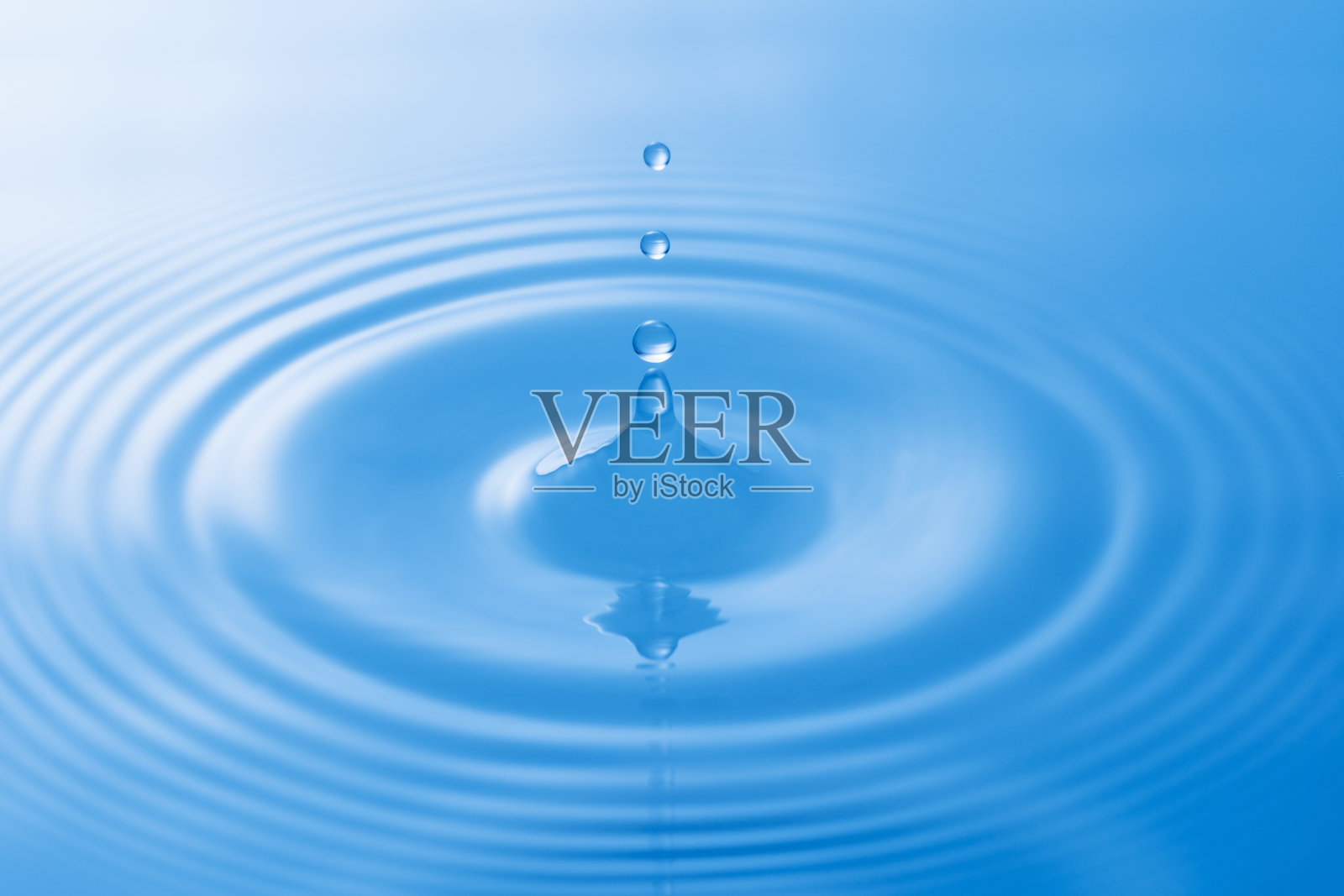 水滴和涟漪照片摄影图片