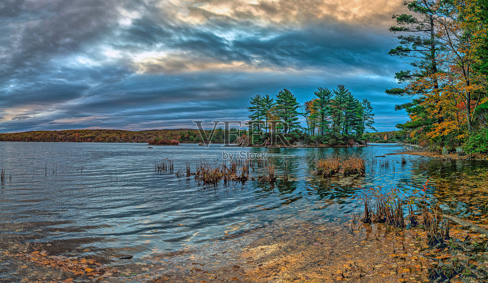 哈里曼州立公园，湖边的日出照片摄影图片