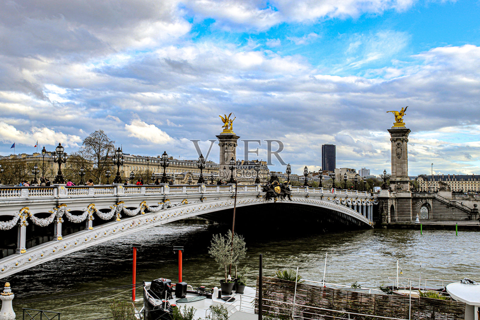 亚历山大三世桥与塞纳河照片摄影图片