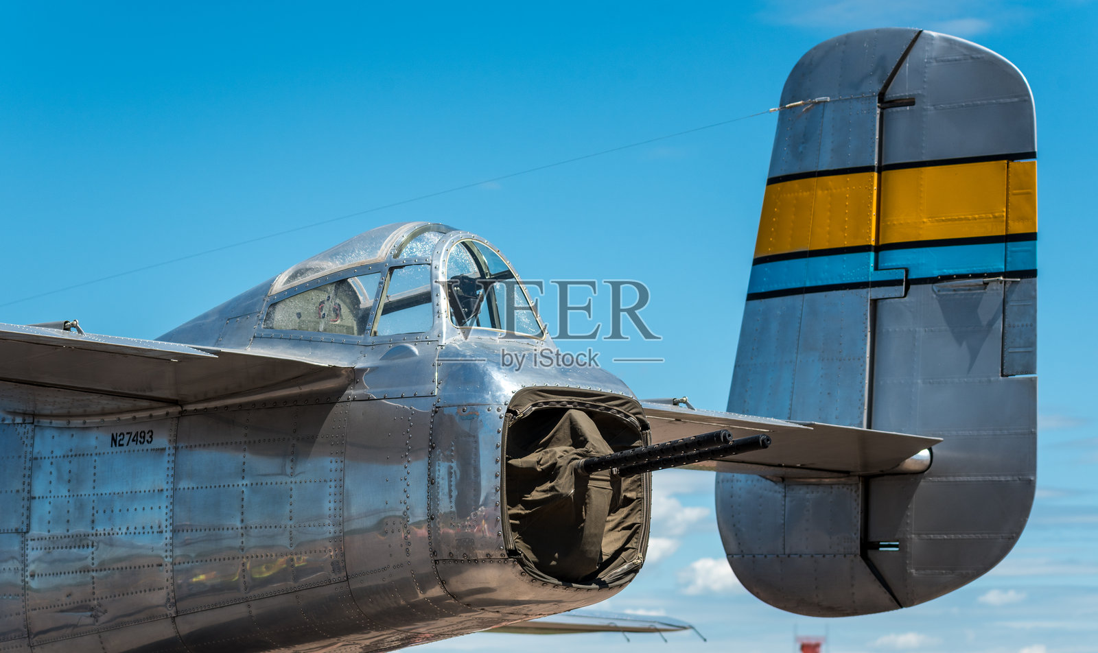 B-25米切尔轰炸机的尾炮照片摄影图片