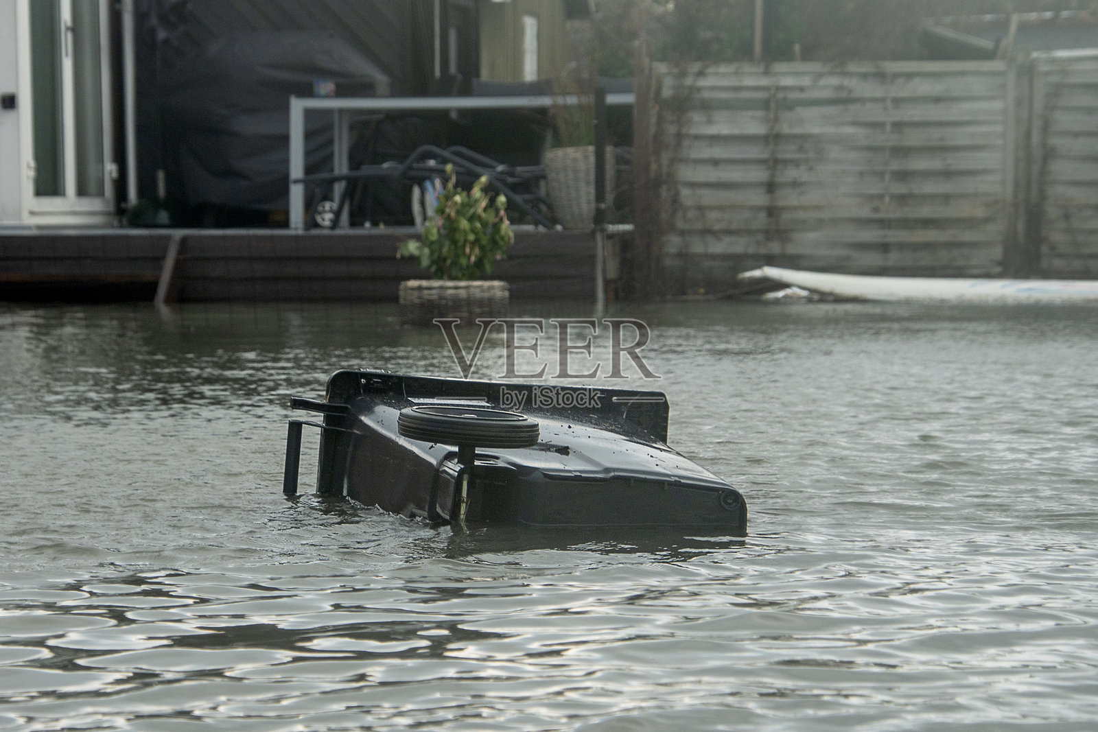 丹麦/斯堪的纳维亚沿海小镇溪流泛滥照片摄影图片