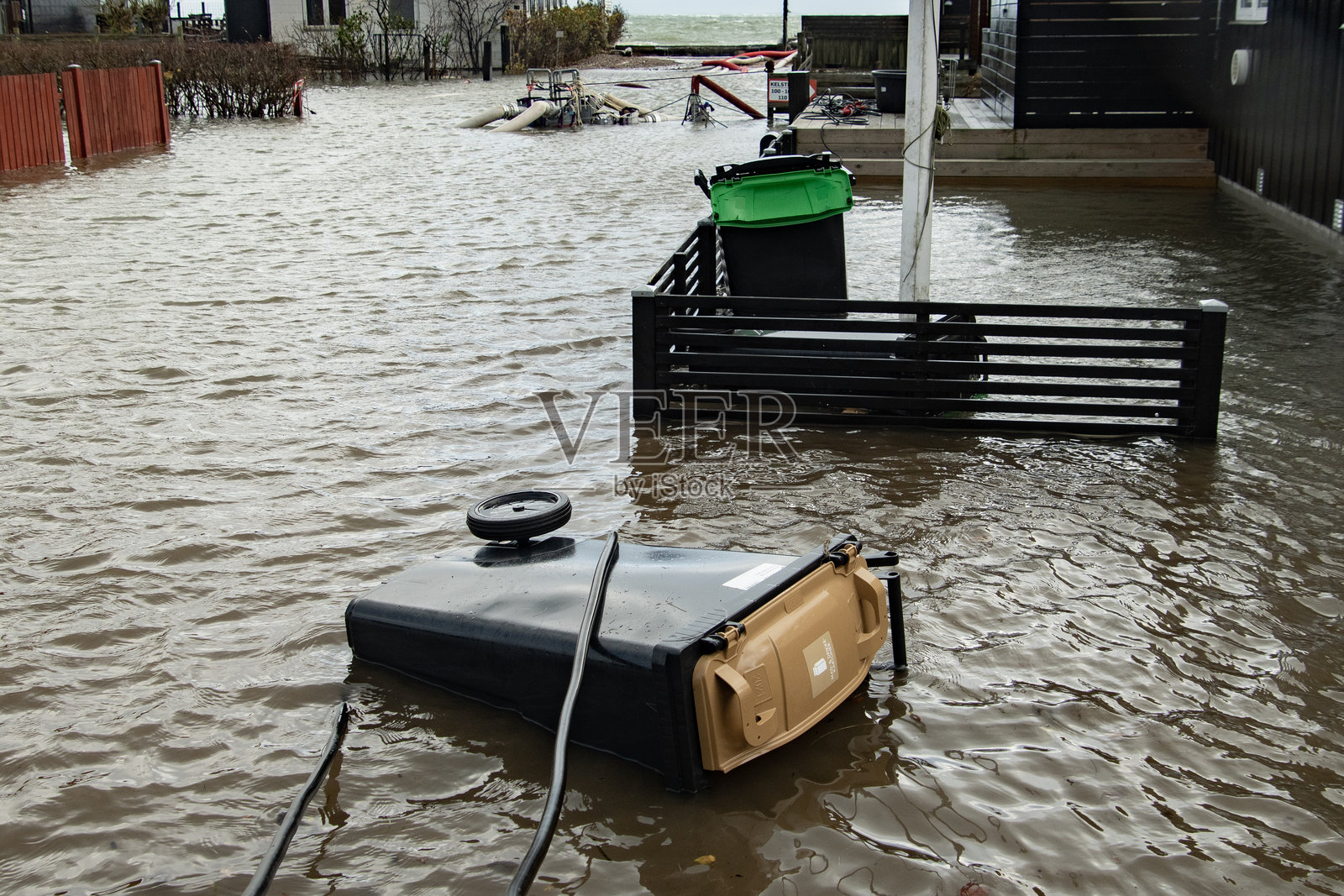丹麦/斯堪的纳维亚沿海小镇溪流泛滥照片摄影图片