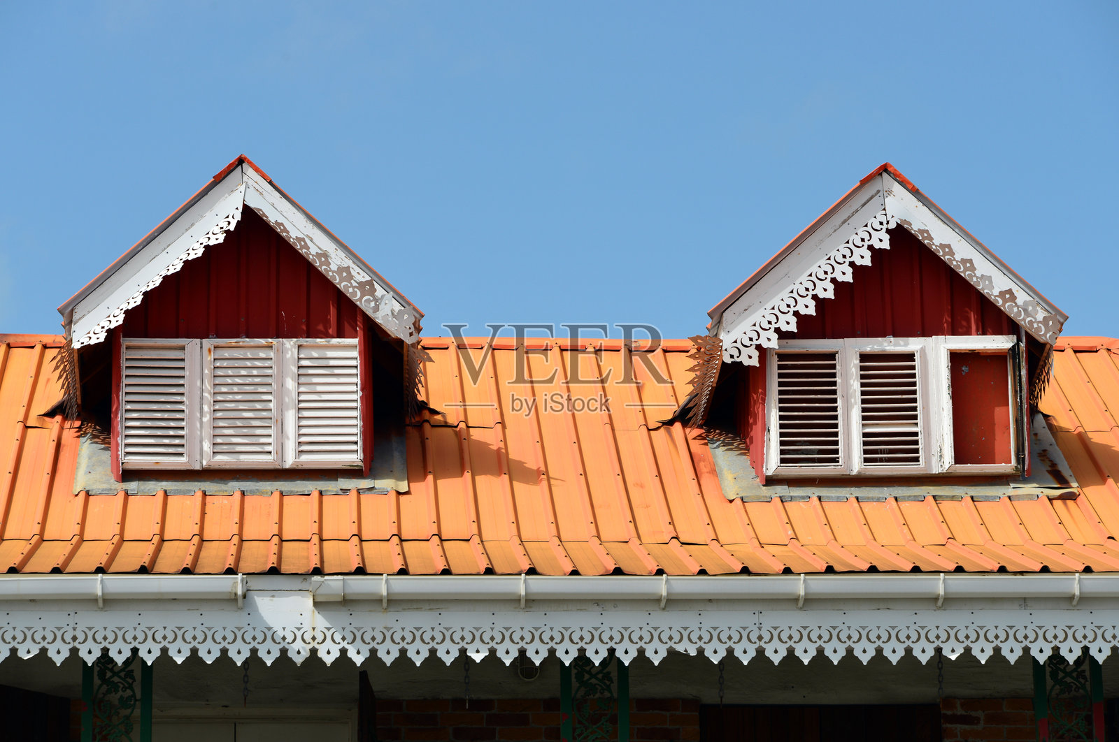 带有天窗和金属花饰的建筑 - 多米尼克，罗索照片摄影图片