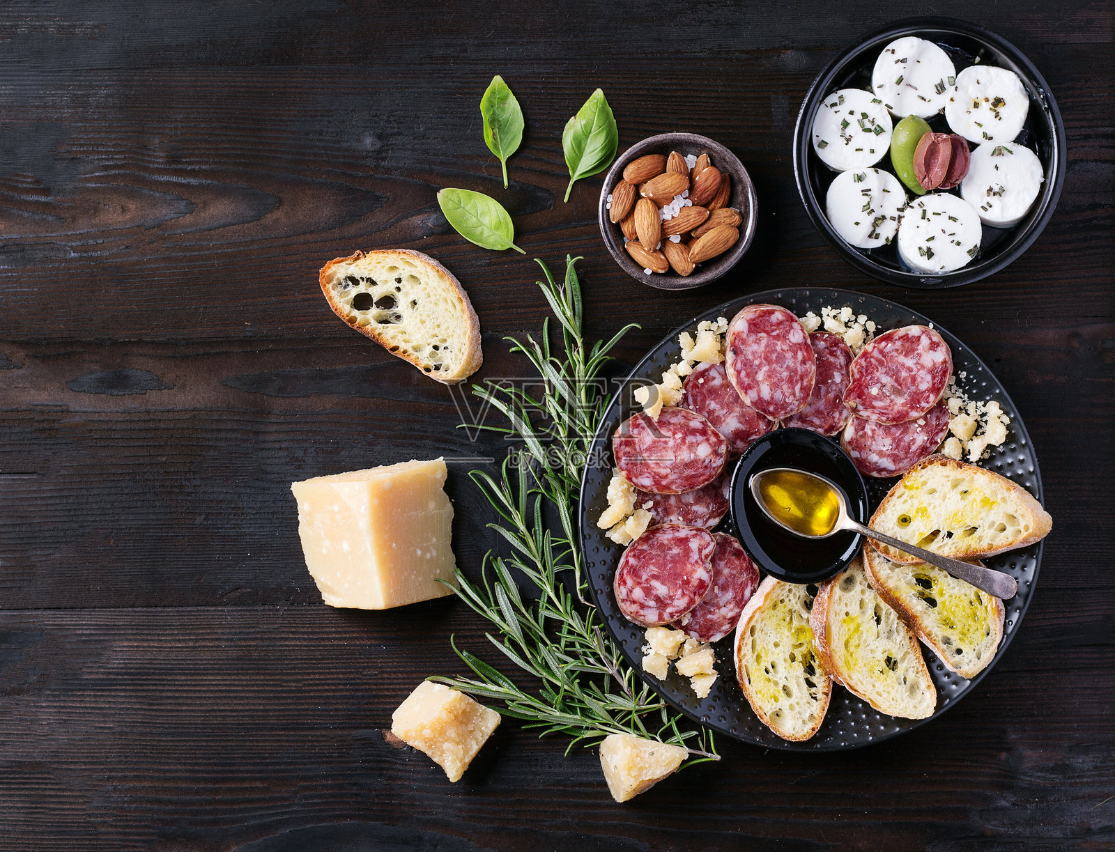 桌上摆放的食物特写照片摄影图片