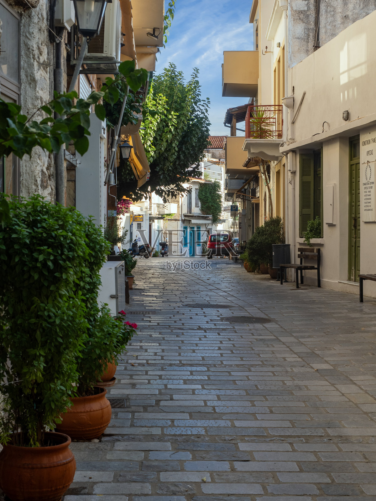 克里察村中心的克里索托普拉斯街，克里特岛，希腊照片摄影图片