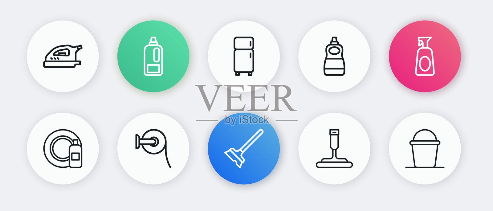 清洁工具图标，包括拖把、带清洁剂的喷雾、洗碗瓶和盘子、窗户橡胶清洁剂、液体、冰箱、桶和卫生纸卷。矢量图。插画图片素材