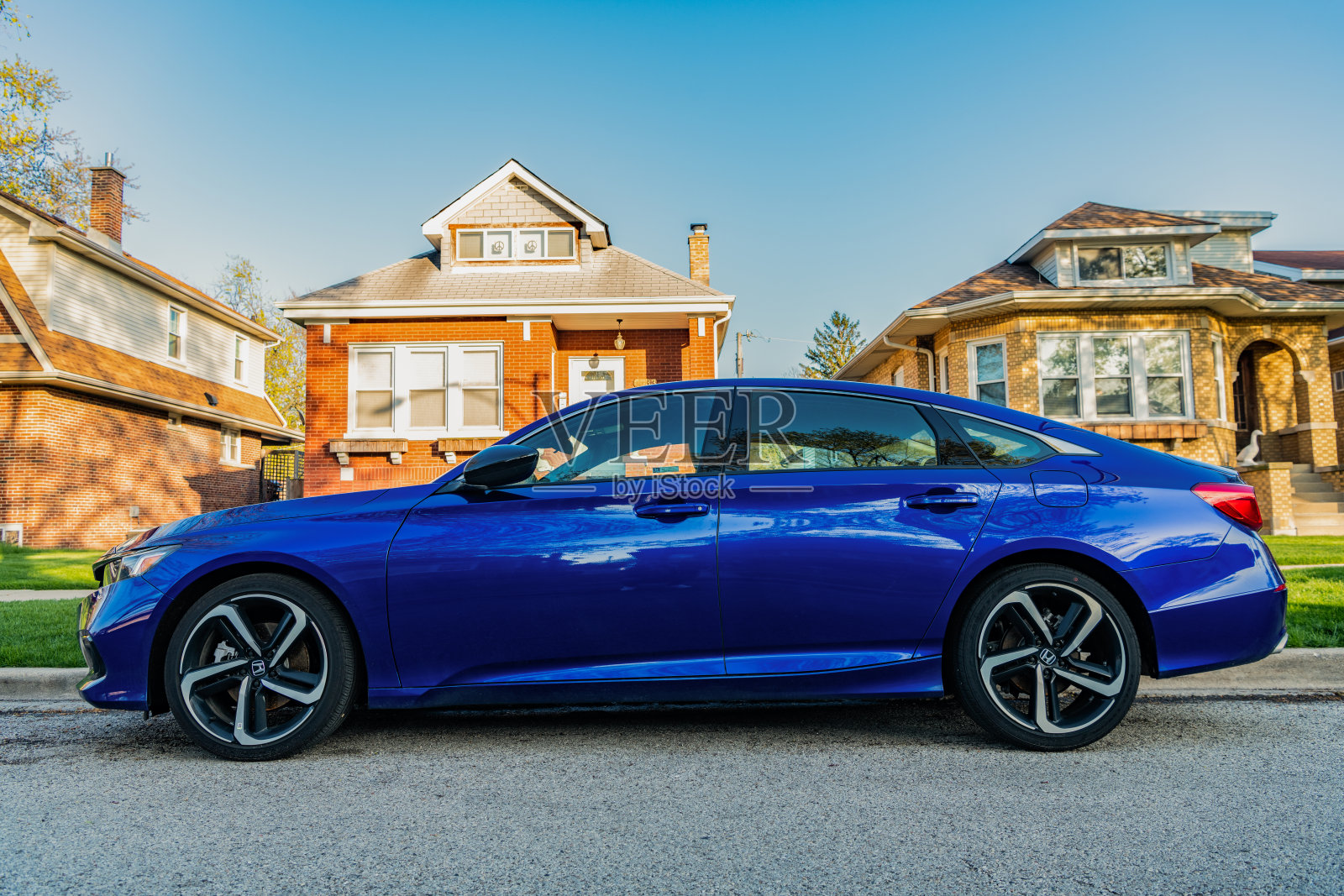 2020本田雅阁中型车侧面停放视图照片摄影图片