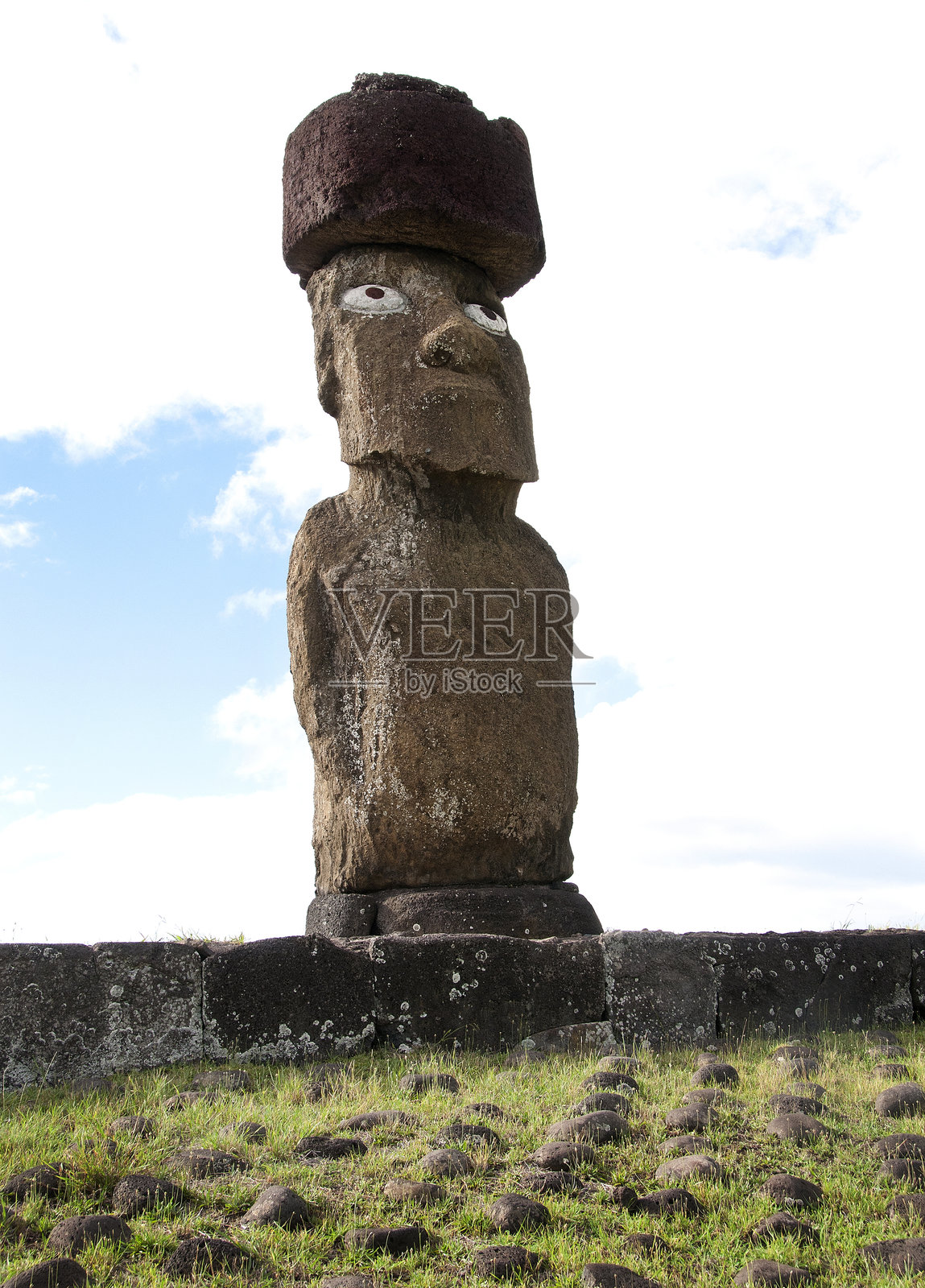 拉帕努伊的阿胡·科·特·里库摩艾全身像照片摄影图片