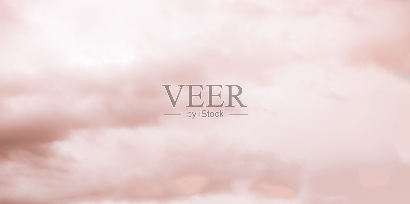 米色天空的柔和秋夏背景，云彩、日落、阴云的风景，黄昏美丽的光线壁纸，戏剧性的风景，日出渐变的空间，天际线天气，黄昏阳光的地平线场景。照片摄影图片