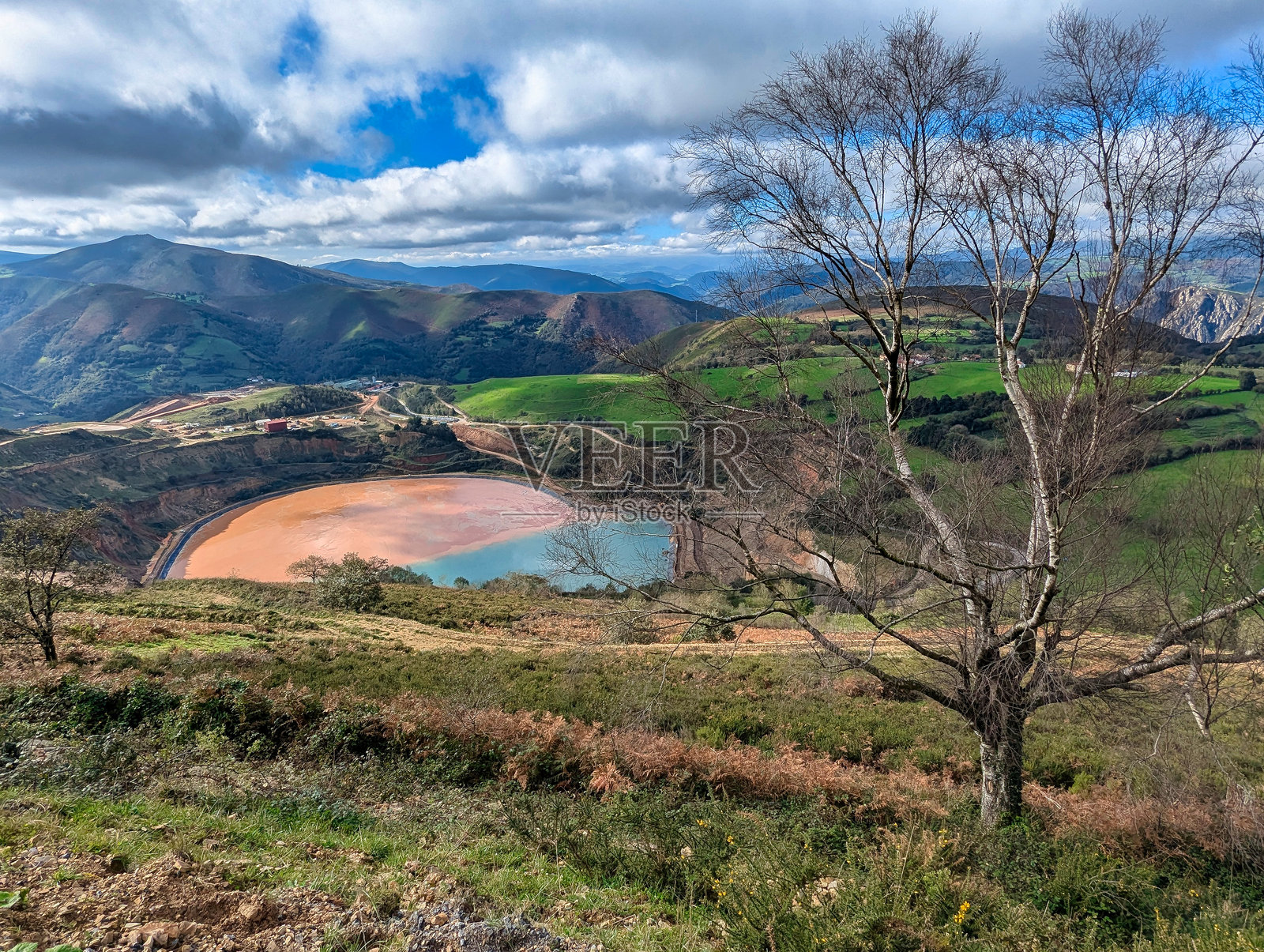 Orovalle Minerals，西班牙阿斯图里亚斯省贝尔蒙特·德·米兰达的博伊纳斯谷金矿开采照片摄影图片