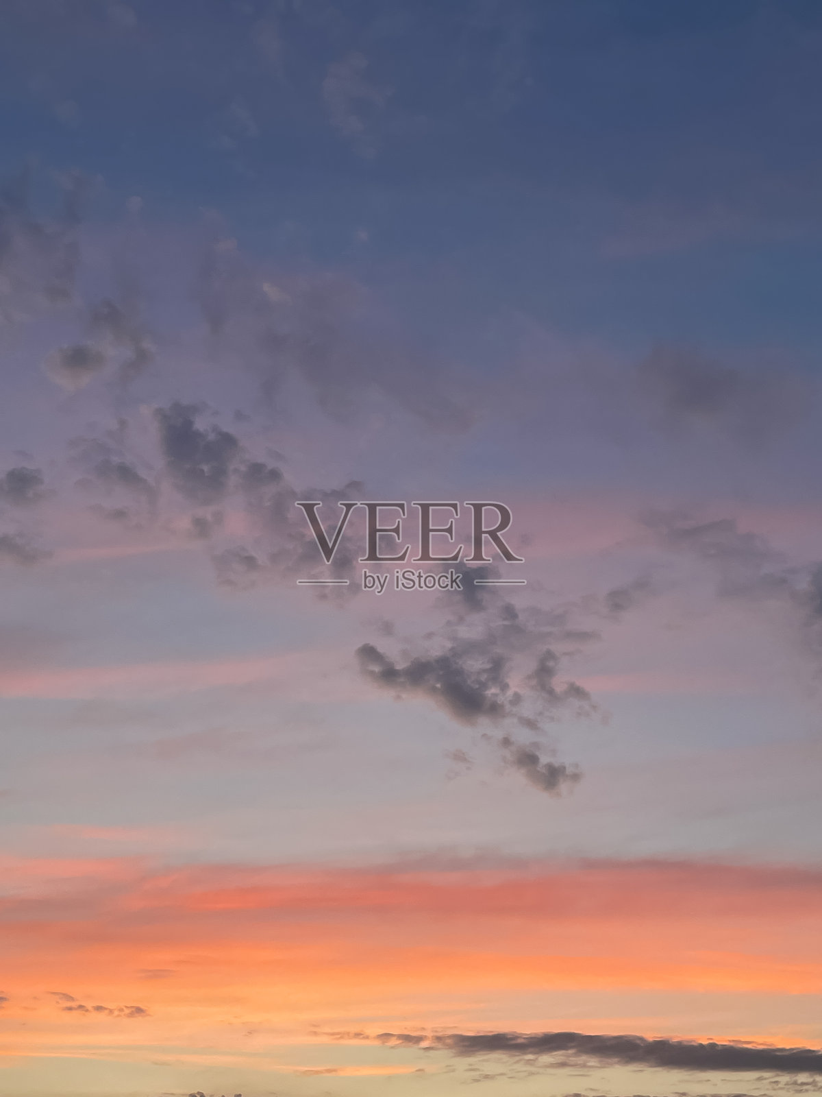 天空中的轻云照片摄影图片