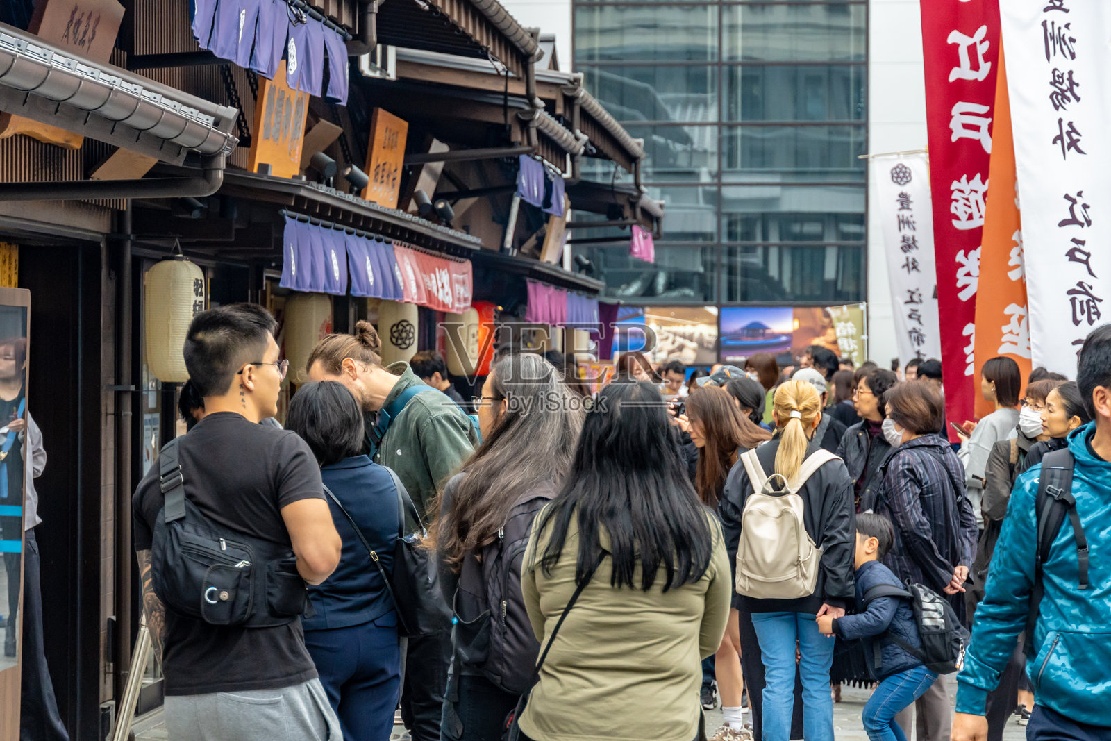 东京丰洲主街的餐厅照片摄影图片