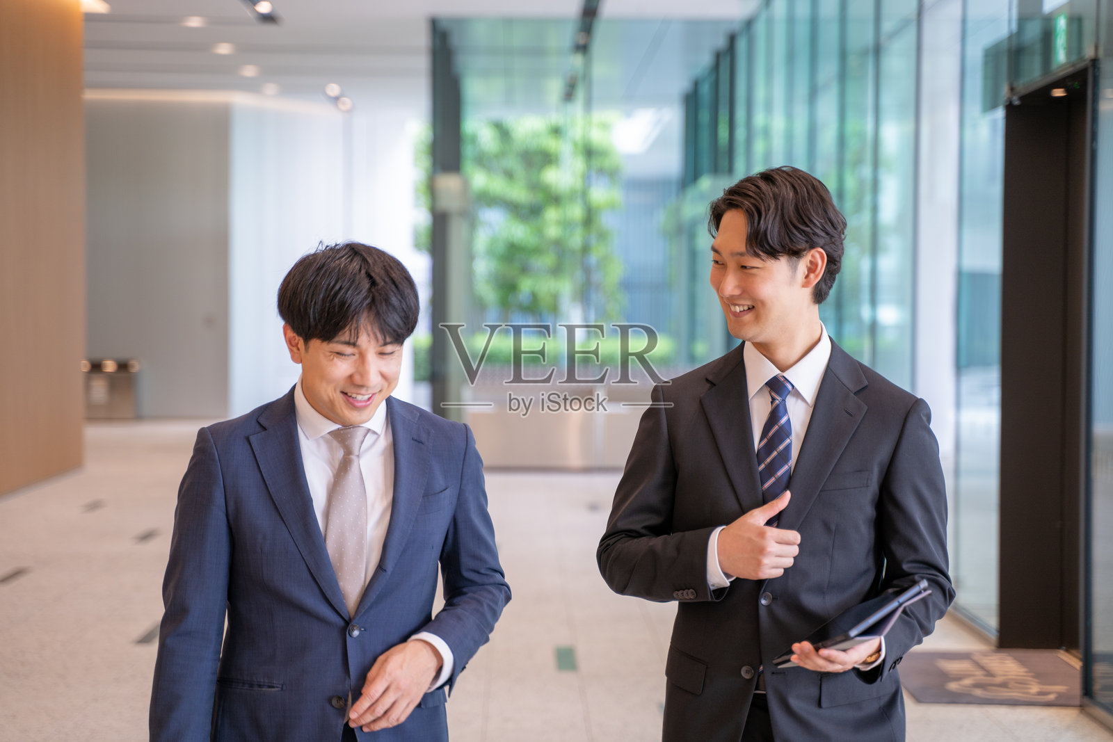 男商人与会谈照片摄影图片