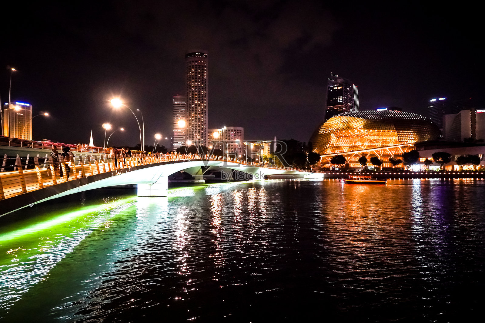 新加坡夜晚的海滨照片摄影图片