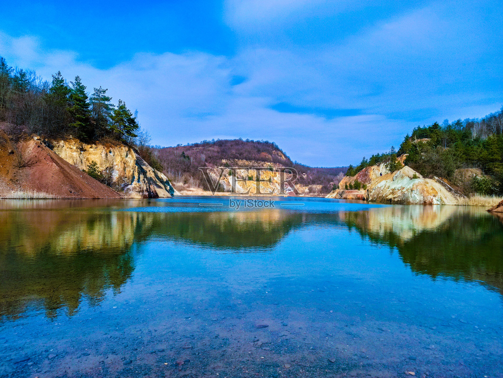 一个小湖照片摄影图片
