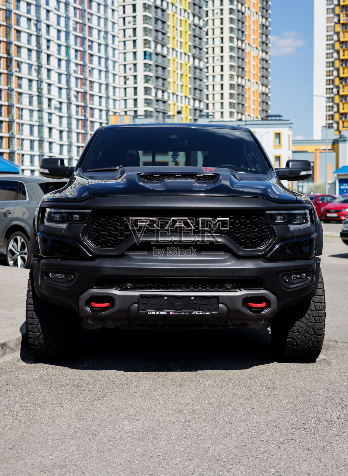 正面视角的道奇Ram TRX照片摄影图片