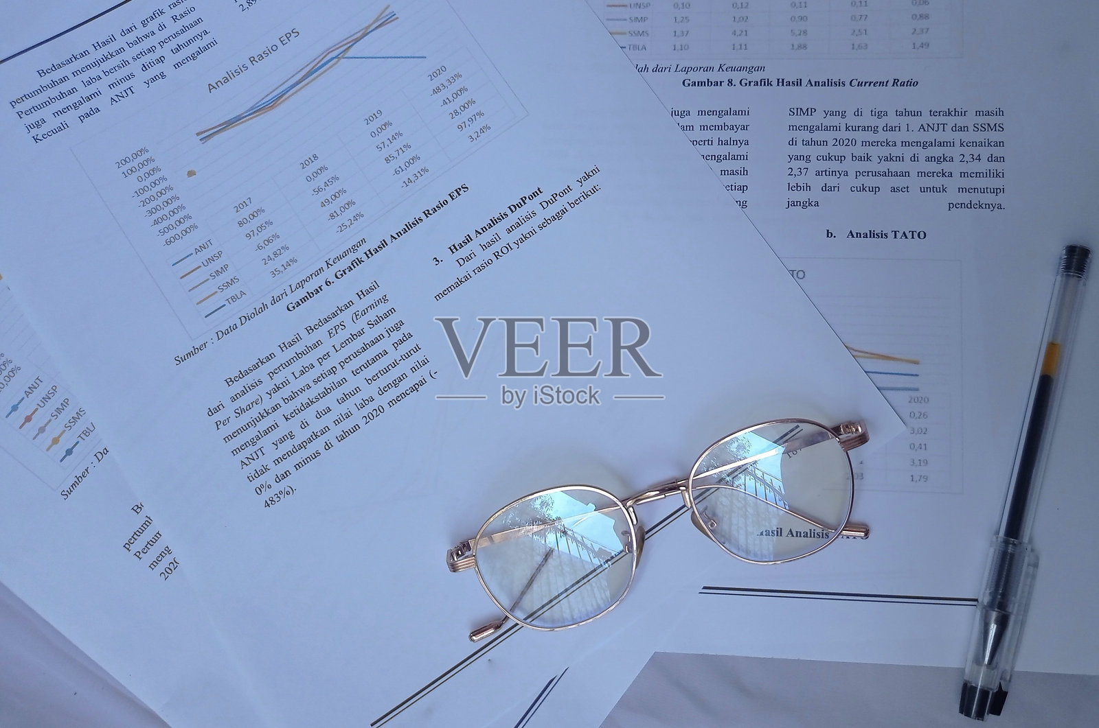 报告文件。财务与会计分析文件照片摄影图片